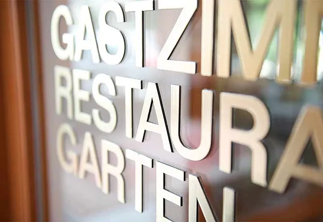 Schriftzug Türe